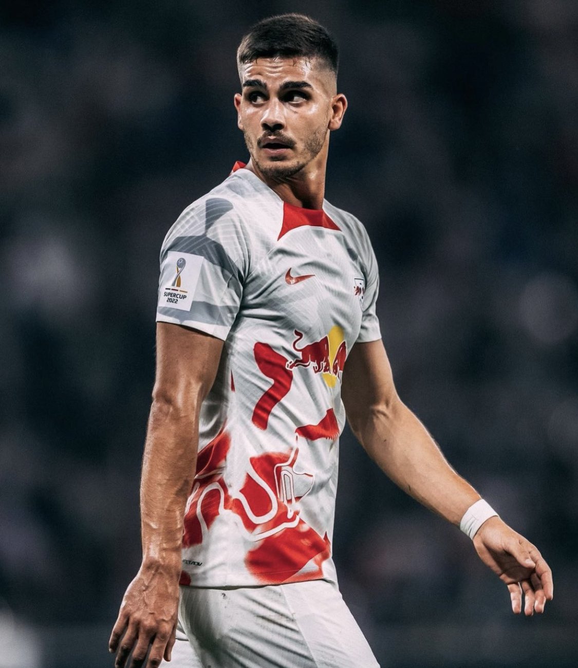 金年会包含葡萄牙体育内部会议纪要流出：转会期更衣室发声；全明星赛使命明确；轮换策略成焦点的词条